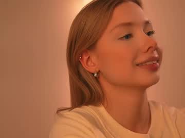 girl
        april_blush cam image #4163534