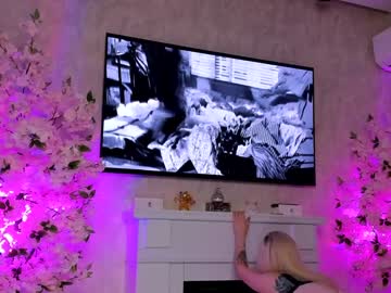 girl
        jessiccaburns cam image #4180323