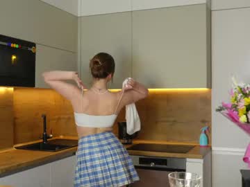 girl
        eva_cuty cam image #2756570