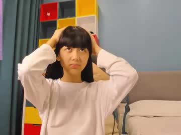 girl
        little_yena cam image #2393599