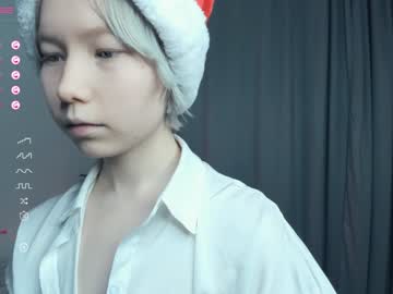 girl
        silvergloss cam image #2104875
