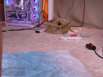 girl
        lil_eva cam image #2768941