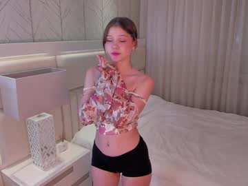 girl
        little_lolla17 cam image #3771595