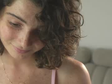 girl
        you_fell_in_love cam image #3239382