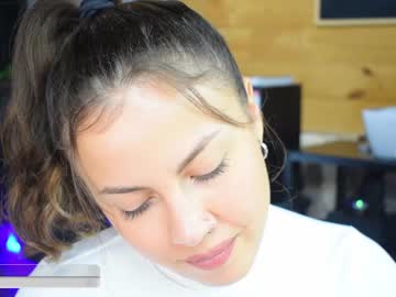 girl
        daily_stories cam image #2137444