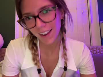girl
        oliviahansleyy cam image #3472531