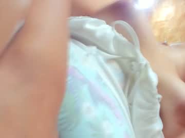 girl
        daily_stories cam image #993524