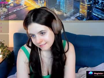 girl
        nessa_more cam image #425315