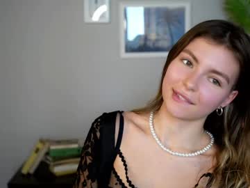 girl
        passionatepainter cam image #4027645