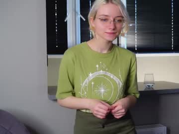 girl
        cathrynbelger cam image #4109473
