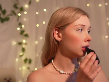girl
        april_blush cam image #3958750