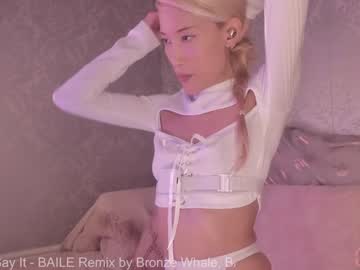 girl
        kemii cam image #1887151