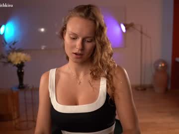 girl
        chillwithkira cam image #1008736