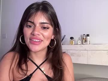girl
        poutyselena cam image #4266158