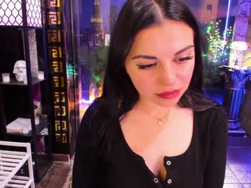 girl
        alma_pearl cam image #1734845
