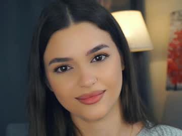 girl
        zarabeamer cam image #4513339