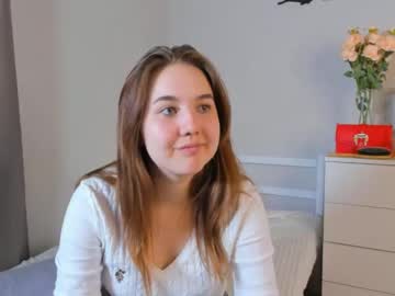 girl
        cwenehails cam image #2699973