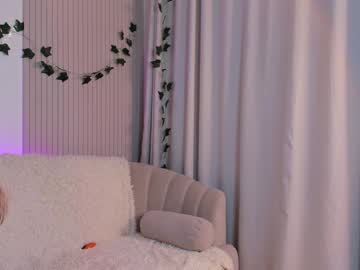 girl
        edithgalpin cam image #4064711