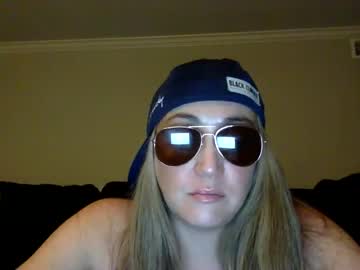 girl
        greenjean420 cam image #1327183