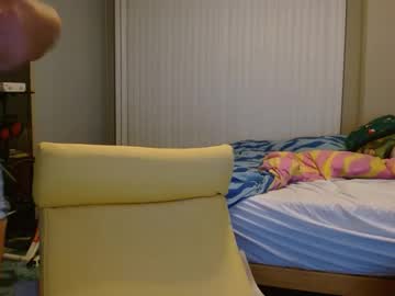 girl
        emma_peaches18 cam image #3079329