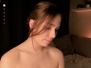 girl
        tate_west cam image #3374120