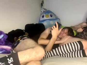 couple
        emo_cuties cam image #3203085