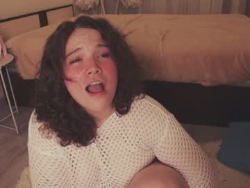 girl
        chery_lady22 cam image #1493972