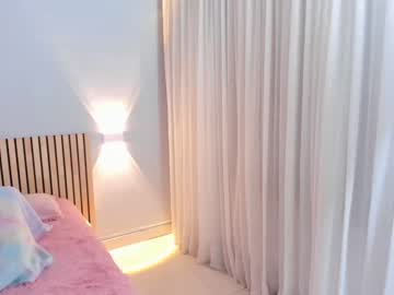 girl
        little_effy18 cam image #1368993