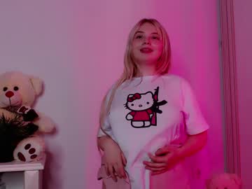 girl
        shy_blondiee cam image #573422