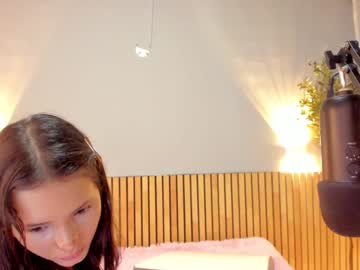 girl
        little_effy18 cam image #3006076