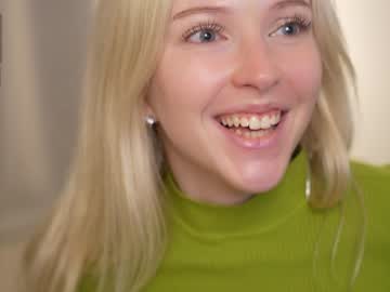 girl
        my_stella cam image #3676576