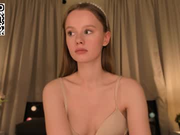 girl
        aislyworld cam image #2429872