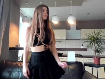 girl
        coy_amina_ cam image #18298