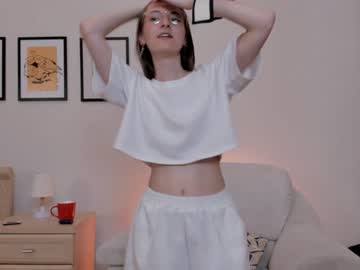 girl
        alainacrosby cam image #1421330