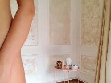 girl
        rennatha21 cam image #3023444
