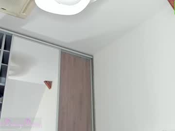 girl
        christalmoanhard cam image #1750570