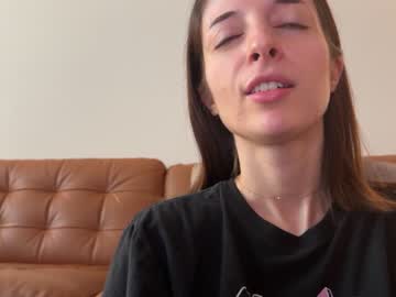 girl
        rosykindred cam image #2511321