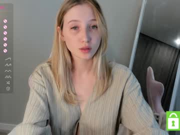 girl
        taitfollin cam image #3283646