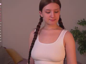 girl
        wivicat cam image #3936059