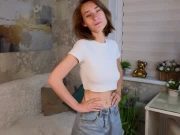girl
        bella_stanford cam image #3316412