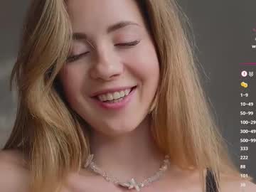girl
        emmi_rosee cam image #4143672