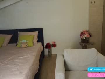 girl
        chloewildd cam image #635386