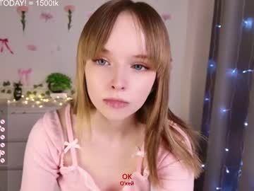 girl
        b4by_lol1 cam image #4230550