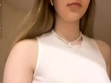 girl
        edlinhazleton cam image #4572370