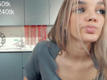 girl
        jeancoopera cam image #2075058