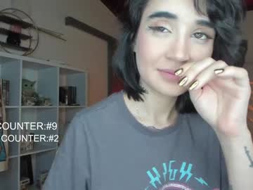 girl
        lonelly_lolly98 cam image #2125398