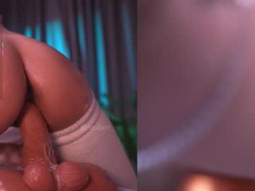 girl
        nicdani_1 cam image #4438408