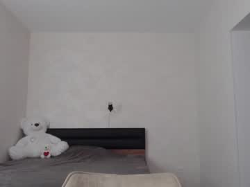 girl
        alexa_little cam image #1159494