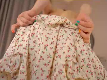 girl
        dietmountaindew_ cam image #4427317