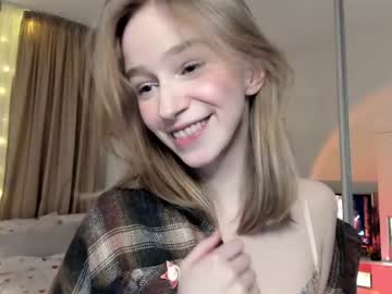 girl
        happiness_s cam image #2047024